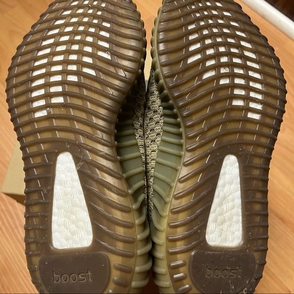 Yeezy 350 V2 Sand Taupe - Picture 6 of 8
